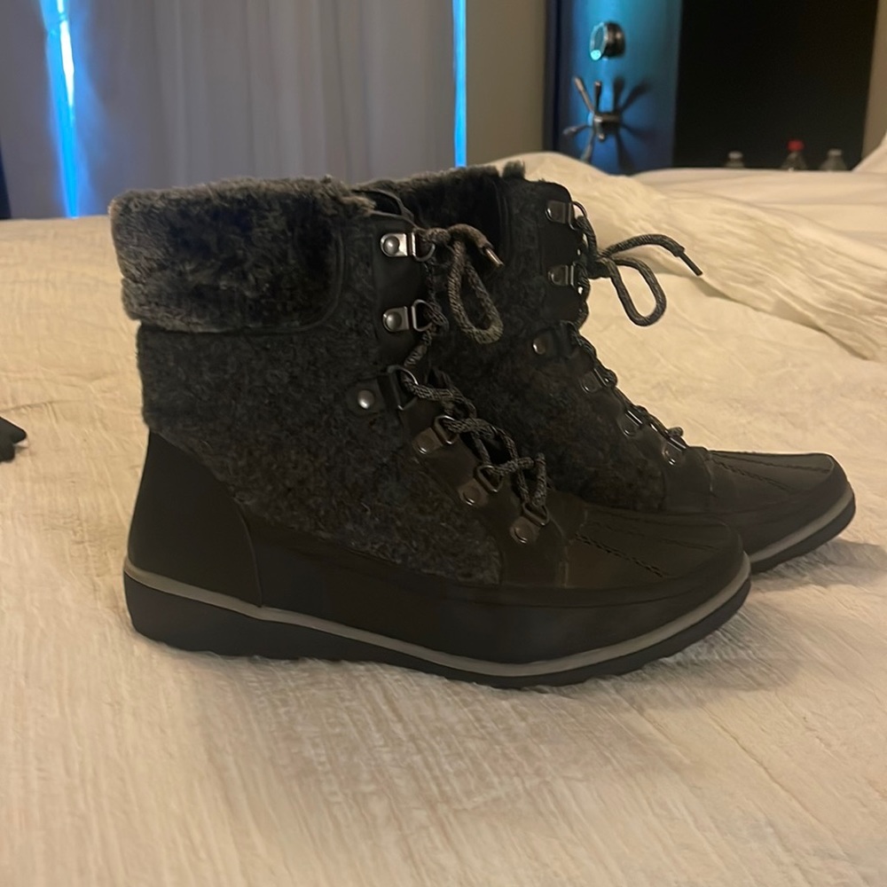 Snow boot size 9